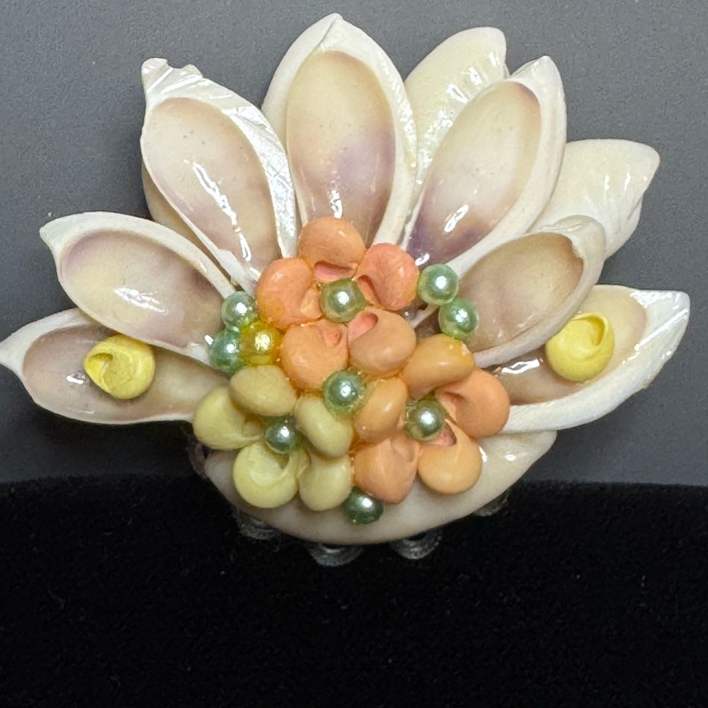 Vintage 1960s handmade shell beaded cluster floral brooch